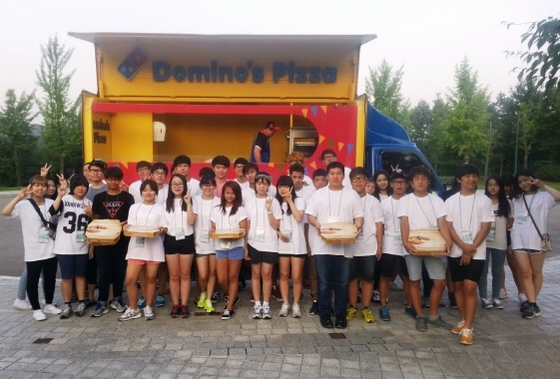 NSP통신-에너지의 날 기념 출동 도미노 파티카 도미노피자 제공