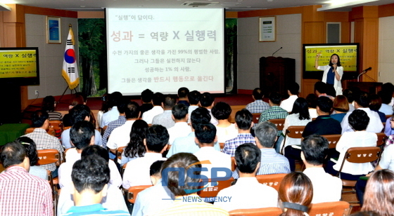 NSP통신-담양군이 공직자를 대상으로 친절교육을 실시하고 있다. (담양군)