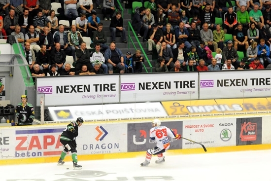 NSP통신-관중석 광고 사진