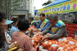 [NSP PHOTO]전남농협-골드클래스, 마늘 양파 재배농가 응원