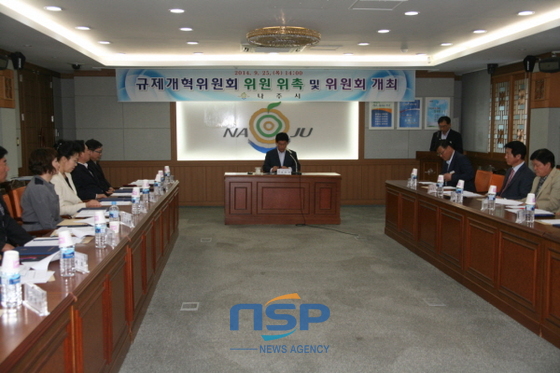 NSP통신-나주시가 지난 25일 개최한 규제개혁위원회 회의. (나주시)