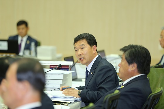 NSP통신-국감중 질의하는 신정훈 의원 (NSP제공)