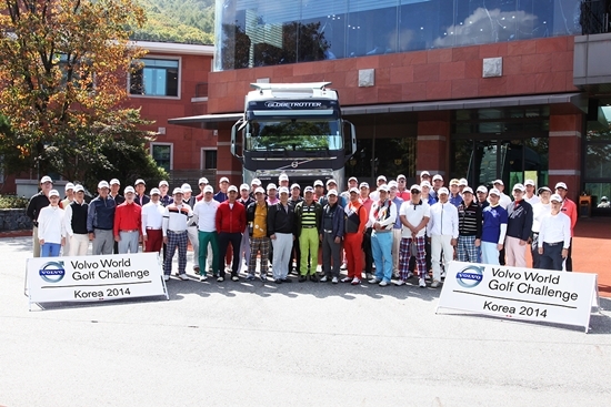NSP통신-2014 볼보 월드 골프 챌린지 코리아 파이널 참가자들이 기념사진을 찍고 있다.
