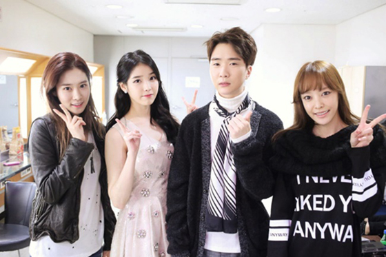 [NSP PHOTO]멜로디데이, 선배 아이유-윤현상 듀엣무대 응원