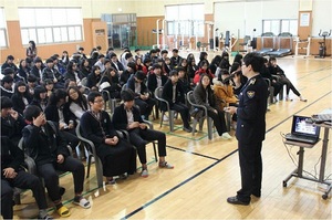 [NSP PHOTO]완주서, 사이버 및 학교폭력 예방을 위한 범죄예방 특강 실시