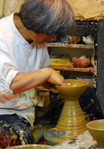 [NSP PHOTO][NSPTV] 以捏塑自然而闻名的石溪刘吉三先生所说的日本复兴的基石 朝鲜陶瓷在