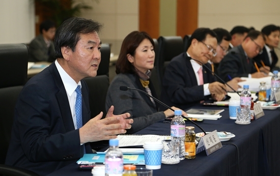 NSP통신-신제윤 금융위원장이 코넥스시장 상장기업 대표들의 애로사항 청취 후 마무리 발언을 하고 있다.