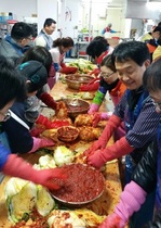 [NSP PHOTO]전주시설관리공단, 사랑의 김장김치 담그러왔어요