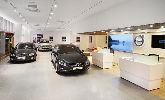 NSP통신-볼보자동차 해운대 전시장 내부