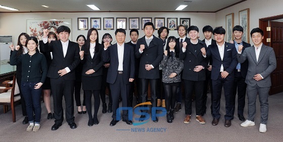 NSP통신-2015학년도 총학생회장단 및 자치기구 당선자 간담회후 기념촬영을 했다