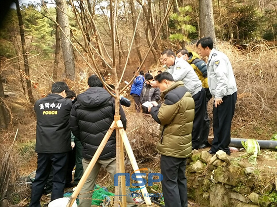 NSP통신-신고를 받고 출동한 경찰이 현장조사를 하고 있다. 군과 경찰은 대공 용의점이나 테러 가능성은 없다고 보고 비상발령을 해제했으며, 합동감식반을 구성해 실탄 등의 정확한 출처를 밝히고 있다. (해운대구 제공)