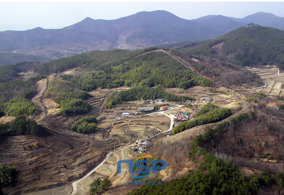 NSP통신-12일 하동군이 공개한 사적 제453호 하동읍성 발굴현장 전경. (하동군 문화관광실 제공)