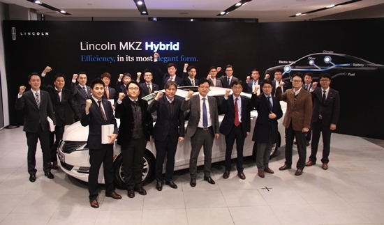 NSP통신-워크어라운드 컴피티션 대회에 출전한 포드코리아 공식 딜러 소속 컨설턴트들이 기념사진을 찍고 있다.