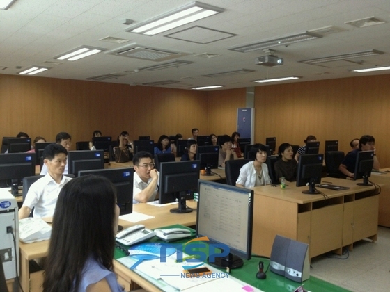 NSP통신-전남도교육청 관계자들이 교육정보통계시스템 본격 시행을 앞두고 교육을 받고 있다. (전남교육청)