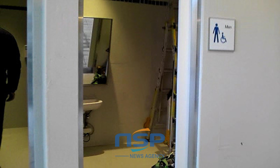 NSP통신-동부산 롯데몰은 1층 장애인용 화장실이 현재(25일 오후 4시) 공사 중인 등 기본적인 시설마저 미비한 채로 개장한 상태다. (강한 기자)