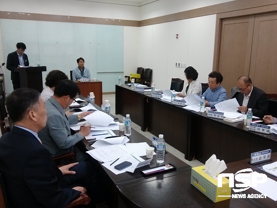 NSP통신-사회적기업 지원사업 심의하는 모습 (아산시)