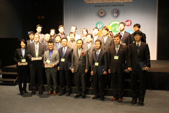 NSP통신-관세청 감사패를 수상한 MBC플레이비 키자니아 진현숙 대표(앞 줄 맨 왼쪽 여성) (키자니아 서울 제공)