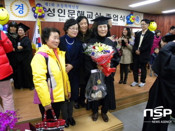 NSP통신-담양공공도서관이 지난 6일 개최한 성인문해교실 졸업식. (담양교육청)