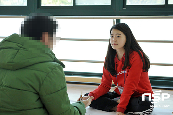 NSP통신-우석대학교 인지과학연구소(소장 김윤태)는 지난 3일과 4일 연구소 연구원과 신안군청 관계자 등이 참석한 가운데 장애인 개집 감금사건 관련 피해자 대상으로 2차 조사를 진행했다