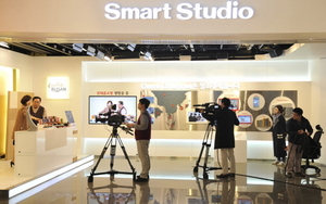 [NSP PHOTO]롯데홈쇼핑 스마트스튜디오 통해 부산지역 특산물 이원 생방송