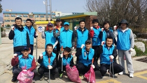 [NSP PHOTO]곡성군 청년단체 강산회 , 휴일 반납 봄맞이 환경정화활동 눈길