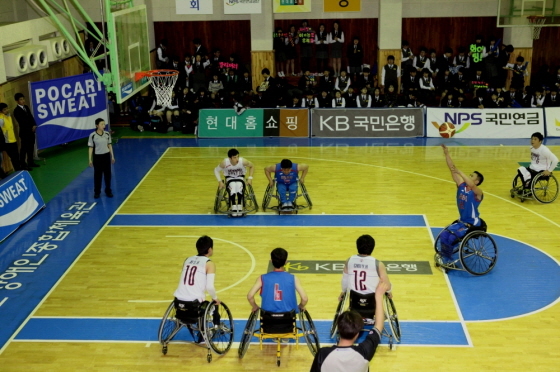 NSP통신-동아오츠카가 장애인의 날을 맞아 지난 17일~20일까지 홀트 일산 복지타운 체육관에서 열린 제21회 홀트 전국 휠체어 농구대회를 후원했다. (동아오츠카 제공)