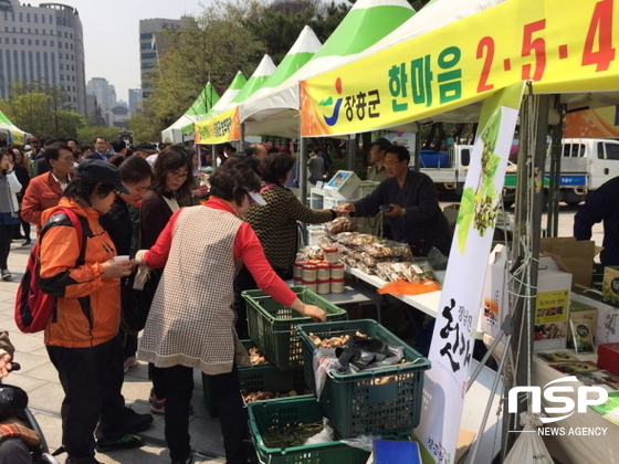 NSP통신-한마음 농부장터. (장흥군)