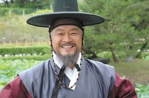 [NSP NEWS Image]부산 광안리어방축제 거리퍼레이드 경상좌수사 역 연극인 ‘고인범’ 씨 선정