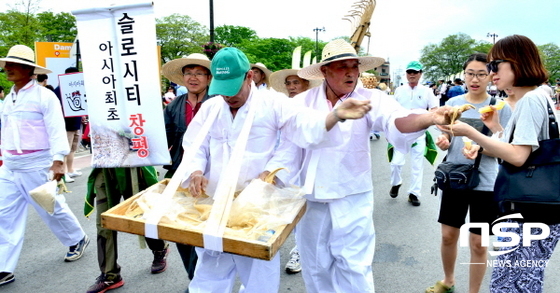 NSP통신-담양대나무축제 죽물시장 가는 길 재현행사. (담양군)