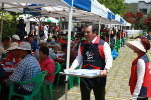 [NSP PHOTO]곡성군서 스포츠 스타와 함께하는 사랑의 자장면 나눔행사 열려