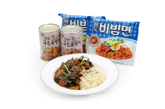 NSP통신-동원 골뱅이와 팔도 비빔면이 골빔면(골뱅이+비빔면) 레시피를 선보이는 협업 마케팅을 펼친다. (동원F&B 제공)