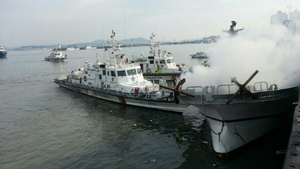 [NSP PHOTO]목포 북항 정박중인 어선서 화재발생으로 차량 1대 전소