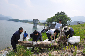 [NSP PHOTO]농어촌공사 전북본부, 구이저수지 환경정화활동 실시