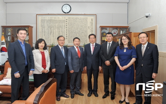 NSP통신-뭉흐바트 몽골민족대학교 이사장 등 일행이 서재홍 조선대 총장 등과 만나고 있다. (조선대)