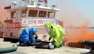 [NSP PHOTO]군산해경, 군산항서 화학물질 유출 대응 민·관·군 합동훈련