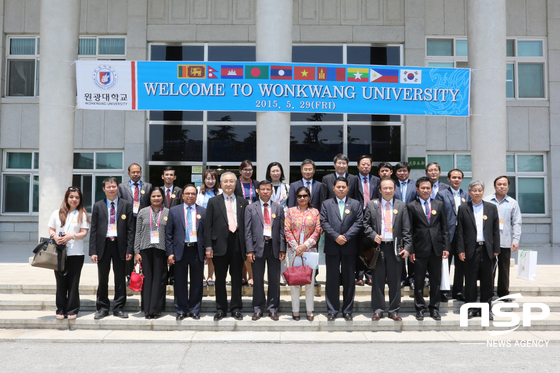 NSP통신-원광대학교을 방문한 한국주제 아시아 9개국 대사 및 대사관 관계자. (원광대)