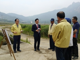 [NSP PHOTO]전동평 영암군수, 영암 쌍정-사자 간 아스콘 덧씌우기 공사 현장 방문