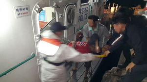 [NSP PHOTO]목포해경, 야간 섬마을 응급환자 잇따라 경비함정 긴급이송