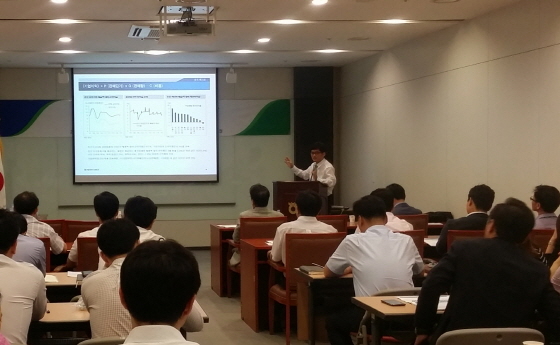 NSP통신-NH농협은행 PE단은 지난 25일 중구 통일로 본관 회의실에서 2015년 PE세미나를 개최했다.