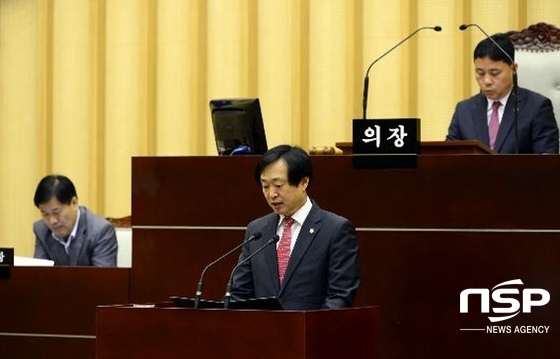 NSP통신-이대행 광주 서구의회 의원이 백마산 구유지 헐값매각 및 불법 승마장 건축허가 무효화 촉구 결의안을 설명하고 있다. (광주 서구의회)