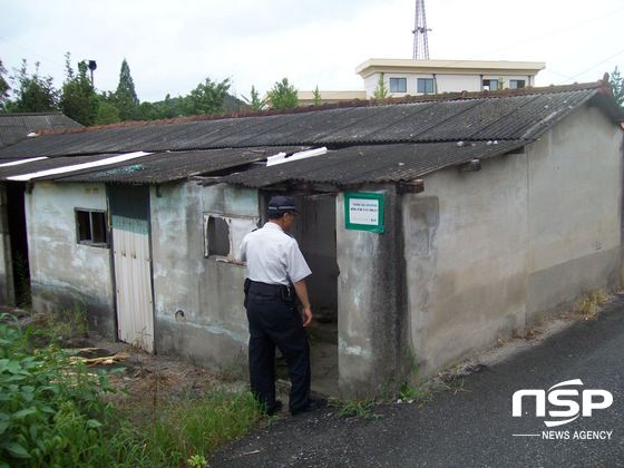 NSP통신-관내 153개 공,폐가 일제수색을 통해 하절기 범죄예방에 최선을 다 하고있다. (익산서)