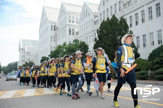 NSP통신-조선대생들이 29일 국토대장정을 출발하고 있다. (조선대)
