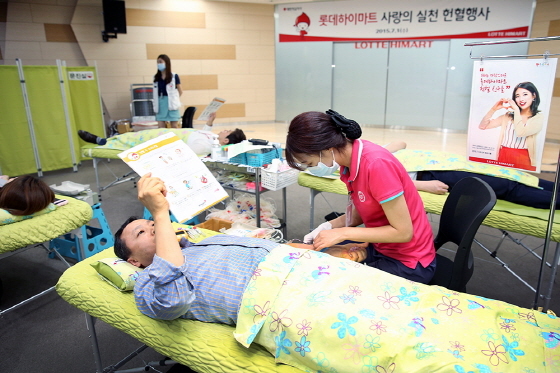 NSP통신-롯데하이마트는 1일 서울 대치동 본사에서 임직원 참여 사랑의 헌혈행사를 가졌다. (롯데하이마트 제공)