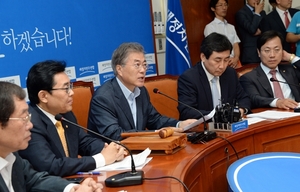 [NSP PHOTO]문재인 대표, 먹고살기 힘든데 정부여당은 권력 투쟁