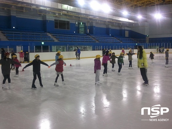 NSP통신-충남 유일의 국제규격을 갖춘 이순신빙상장에서 스케이트교실을 개강한다 (아산시)