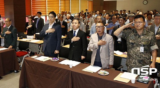 NSP통신-20일 한국전통문화전당에서 열린 전주형무소 민간인 학살사건의 진상규명을 위한 포럼에 김승수 시장(오른쪽 세 번째)이 참석했다