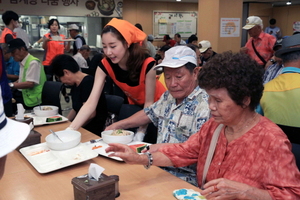 [NSP PHOTO]NS홈쇼핑, 중복 맞아 삼계탕 나눔 행사 진행