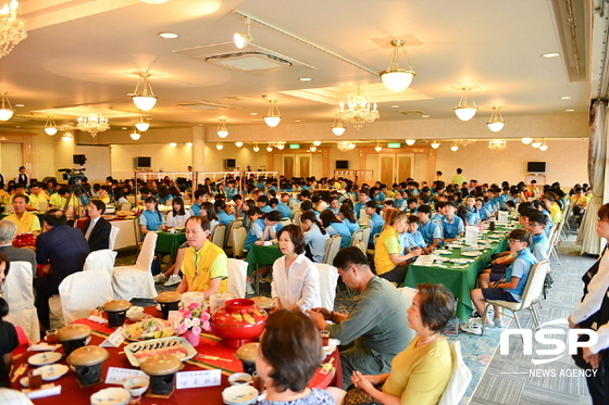 NSP통신-전남교육청 선상무지개 학교 참가자들이 지난 1일 일본 나가사키현을 방문하고 있다. (전남교육청)