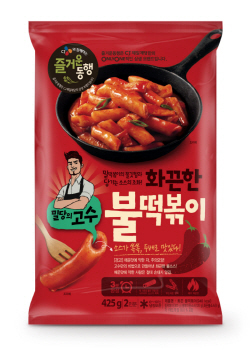NSP통신-CJ제일제당과 떡류 전문기업 미정이 함께 선보인 떡볶이 제품 밀당의 고수 불떡볶이. (CJ제일제당 제공)