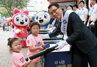 [NSP PHOTO]신한은행, 광복 70주년 태극기 나눠주기 캠페인 실시